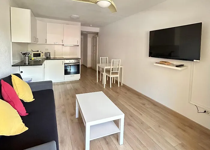 Pool View 2 Bed Duplex In Castle Harbour C207