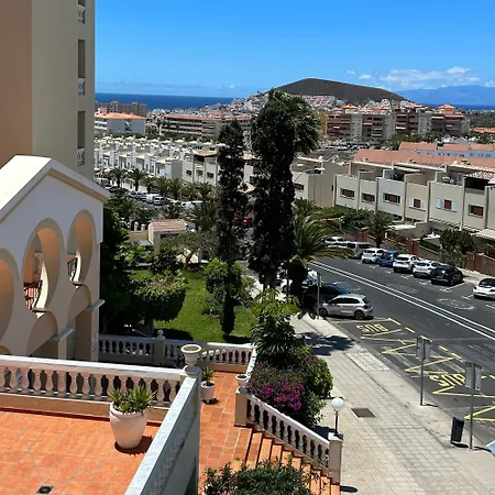 Pool View 2 Bed Duplex In Castle Harbour C207 아파트