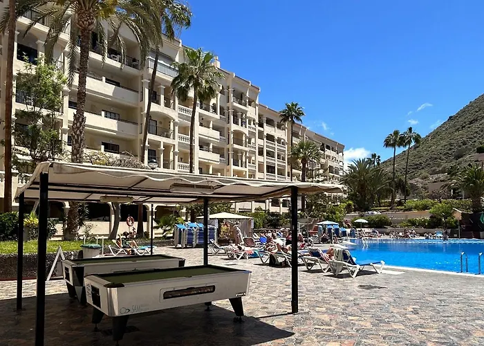 Pool View 2 Bed Duplex In Castle Harbour C207