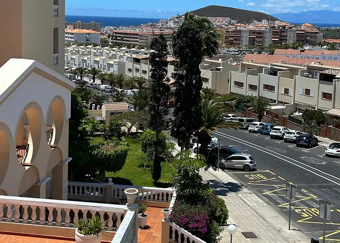 Pool View 2 Bed Duplex In Castle Harbour C207 Апартаменты